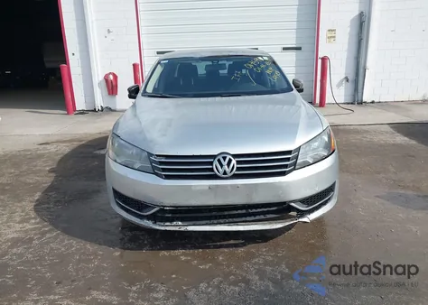 2014 Volkswagen Passat 2.5L S z USA, uszkodzony, nr VIN 1VWAH7A31EC017598